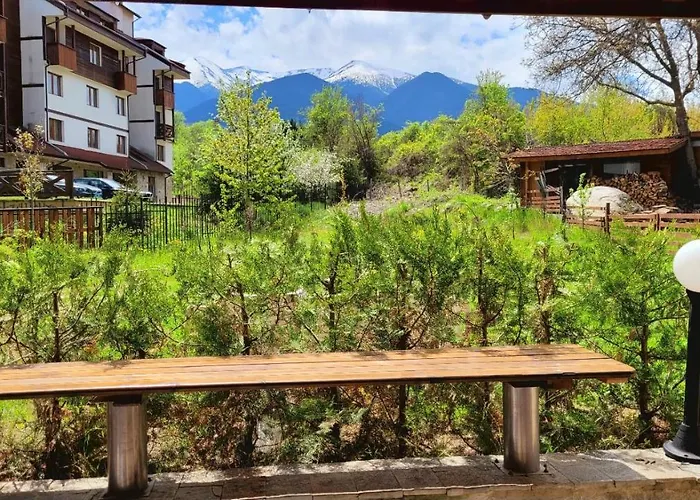 Spacious Stylish With Large Terrace And Amazing View, 5 Min To Gondola & Bar Str Апартамент