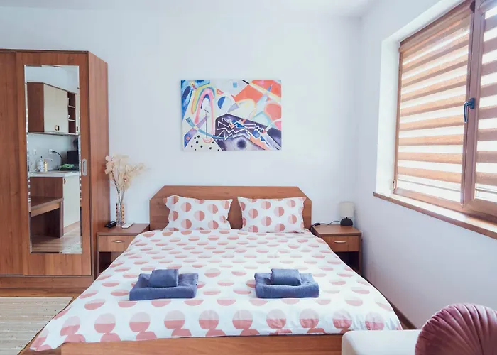 Spacious Stylish With Large Terrace And Amazing View, 5 Min To Gondola & Bar Str Апартамент *