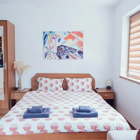 Spacious Stylish With Large Terrace And Amazing View, 5 Min To Gondola & Bar Str Апартамент *