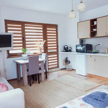 Апартамент Spacious Stylish With Large Terrace And Amazing View, 5 Min To Gondola & Bar Str