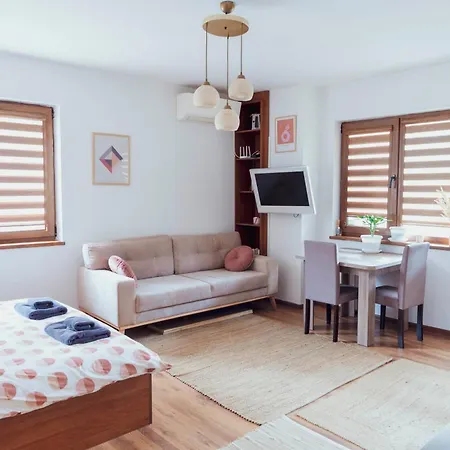 Cozy & Stylish Flat With Amazing View, 2min Walk To Road, 7-8 Min To Gondola Bansko