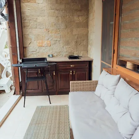Cozy & Stylish Flat With Amazing View, 2min Walk To Road, 7-8 Min To Gondola Apartment