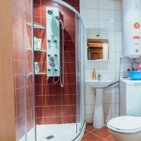 Cozy & Stylish Flat With Amazing View, 2min Walk To Road, 7-8 Min To Gondola