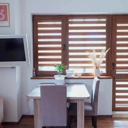 Apartment Cozy & Stylish Flat With Amazing View, 2min Walk To Road, 7-8 Min To Gondola *