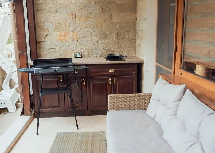 Spacious Stylish With Large Terrace And Amazing View, 5 Min To Gondola & Bar Str Apartment