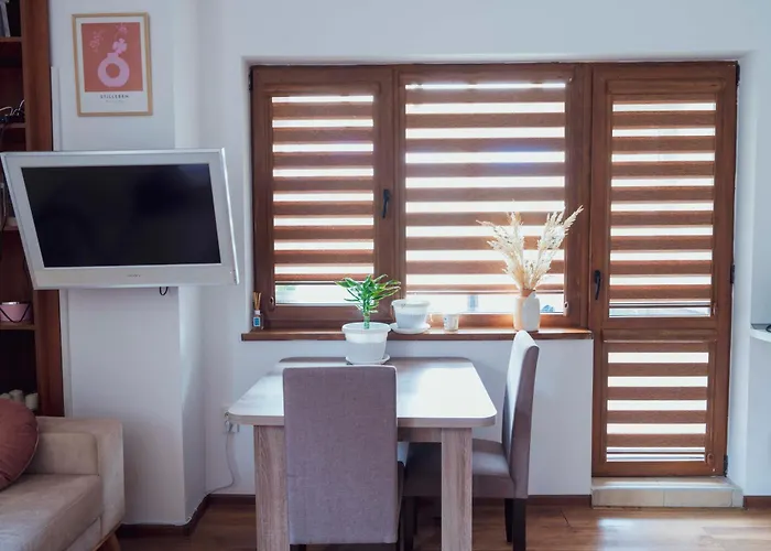 Apartment Spacious Stylish With Large Terrace And Amazing View, 5 Min To Gondola & Bar Str *