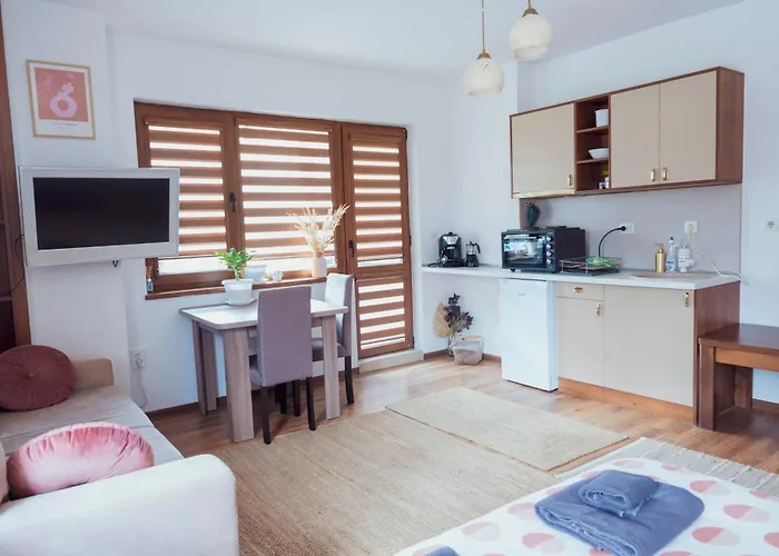 Apartment Spacious Stylish With Large Terrace And Amazing View, 5 Min To Gondola & Bar Str